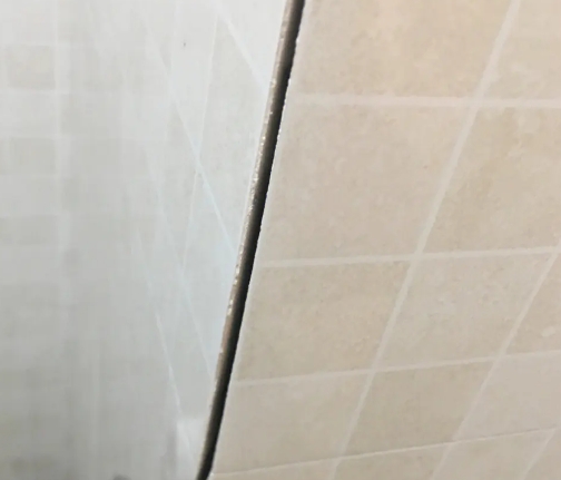 玄武瓷砖空鼓维修公司分享阳台瓷砖脱落的修复过程可以分为以下几个步骤