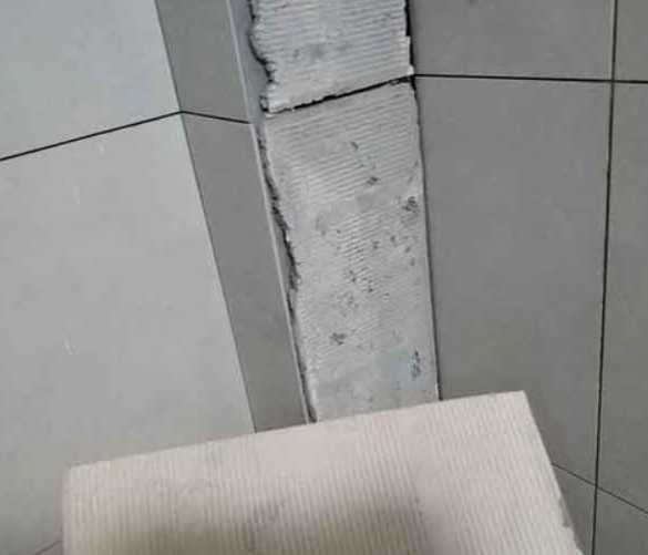 玄武瓷砖空鼓维修公司分享下厨房瓷砖脱落的补救措施。